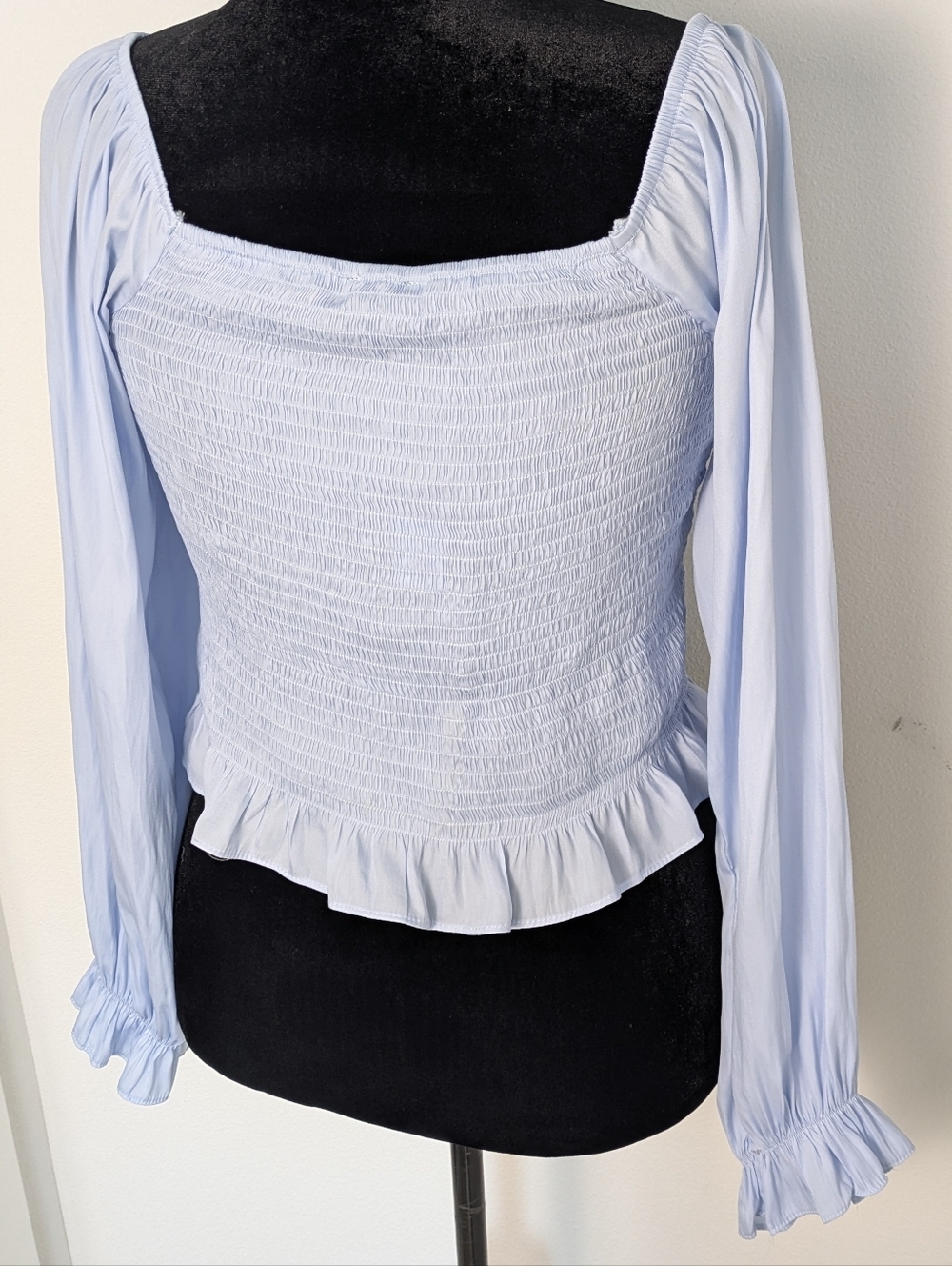 Fashion Nova Smocked Peasant Smocked Cropped Shirt Top Light Blue Size L New - Picture 7 of 11